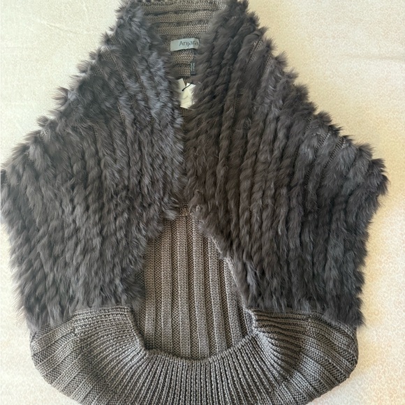 Women's Gray Sweater Vest - Picture 3 of 4